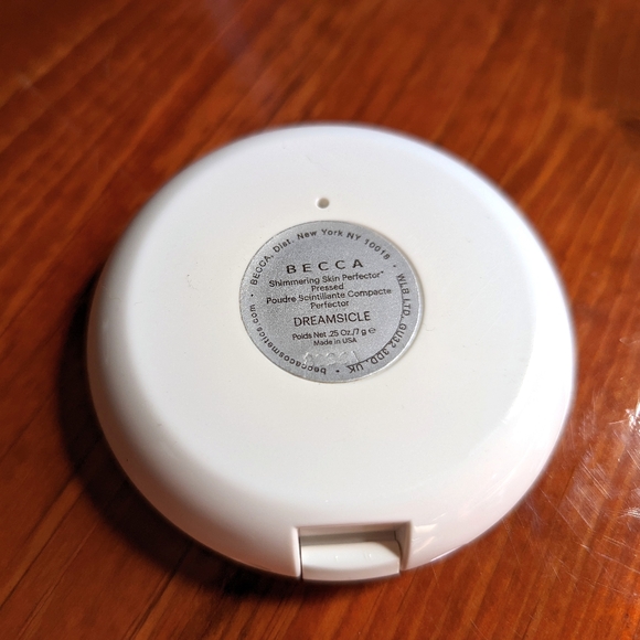 Becca Shimmering Skin Perfector Dreamsicle Highlighter, Peach Golden Tangerine - Picture 4 of 5